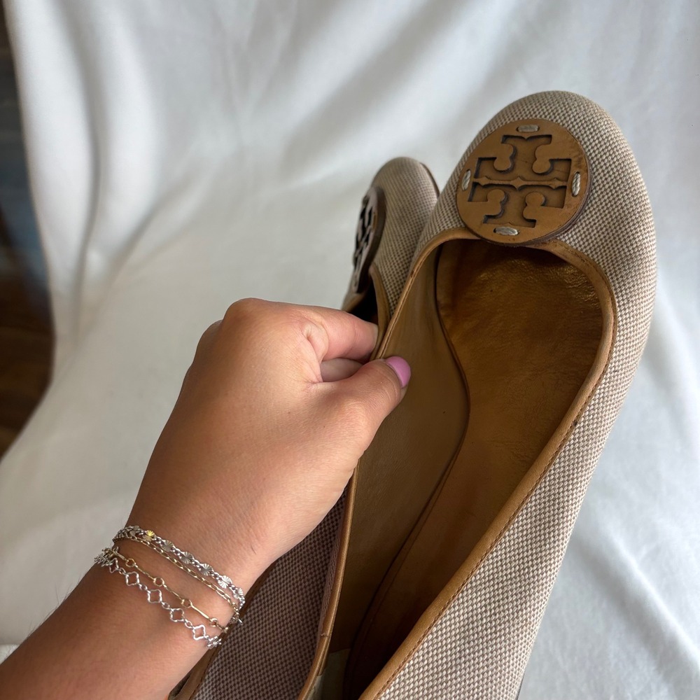 Tory Burch Reva Ballet Flats Tan Canvas Leather Logo Medallion Size 7M - Picture 3 of 6